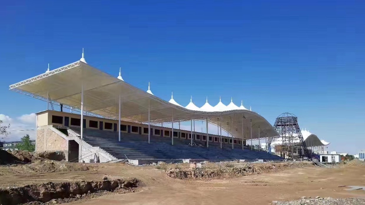 车棚膜结构价格解析：性价比与实用性的全面考量   