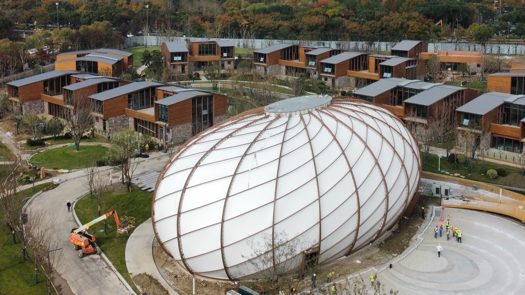 苏州膜结构安装:现代建筑美学与工程技术的完美融合
