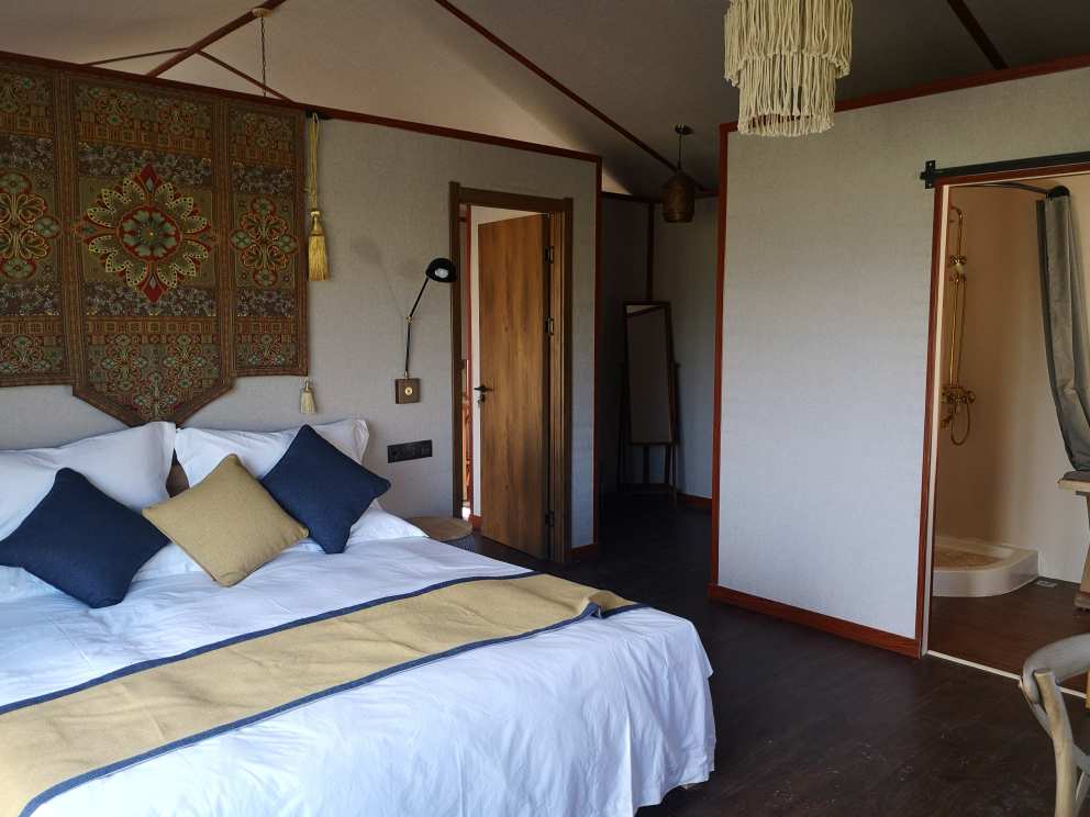 雨棚制造商为篮球场增添时尚与安全-2