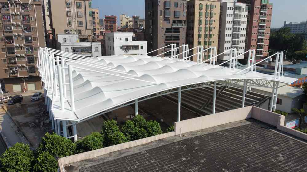 篮球场自动遮雨棚:科技的力量为你的运动提供安全保障-1