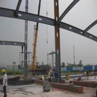 污水处理厂如何有效处理工业废水

文章内容:
工业废水是城市生活中常见的污染物之一，它们不仅对环境造成污染，而且会对人类健康产生不良影响。为了减少工业废水的危害，我们需要采取有效的措施来净化这些废水。

我们要选择合适的污水处理方法。对于含有有机物和悬浮颗粒较多的废水，可以采用物理法或化学法进行处理；而对于含盐量较高的废水，则需要使用反渗透膜技术进行脱盐处理。还可以通过生物处理法将废水中的一些有害物质转化为无害物质。

要加强对废水排放的监管。工业废水的排放必须符合国家环保标准，并且不能直接排入河流、湖泊 